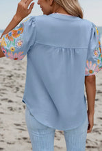 Load image into Gallery viewer, Flower Sleeve Puff Blouse

