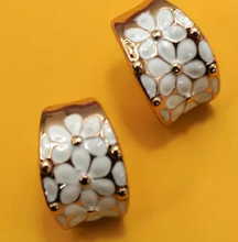 Load image into Gallery viewer, Gold with White Flowers Earrings
